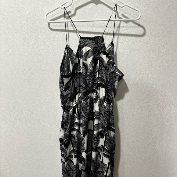 H&M black and white palm tree print dress. Gently worn, good condition. - Picture 1 of 3